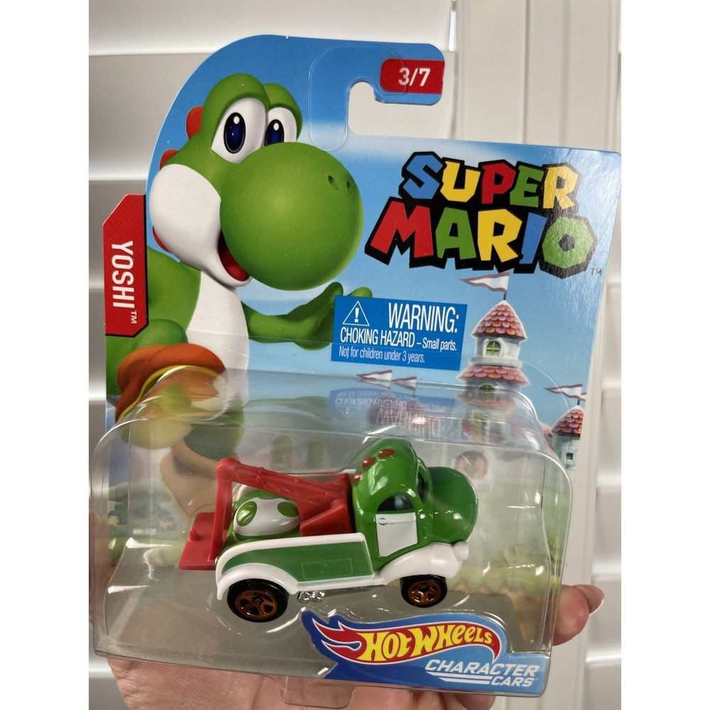 Yoshi Hot Wheels Character Cars Super Mario Nintendo Diecast Car New in Box 2017